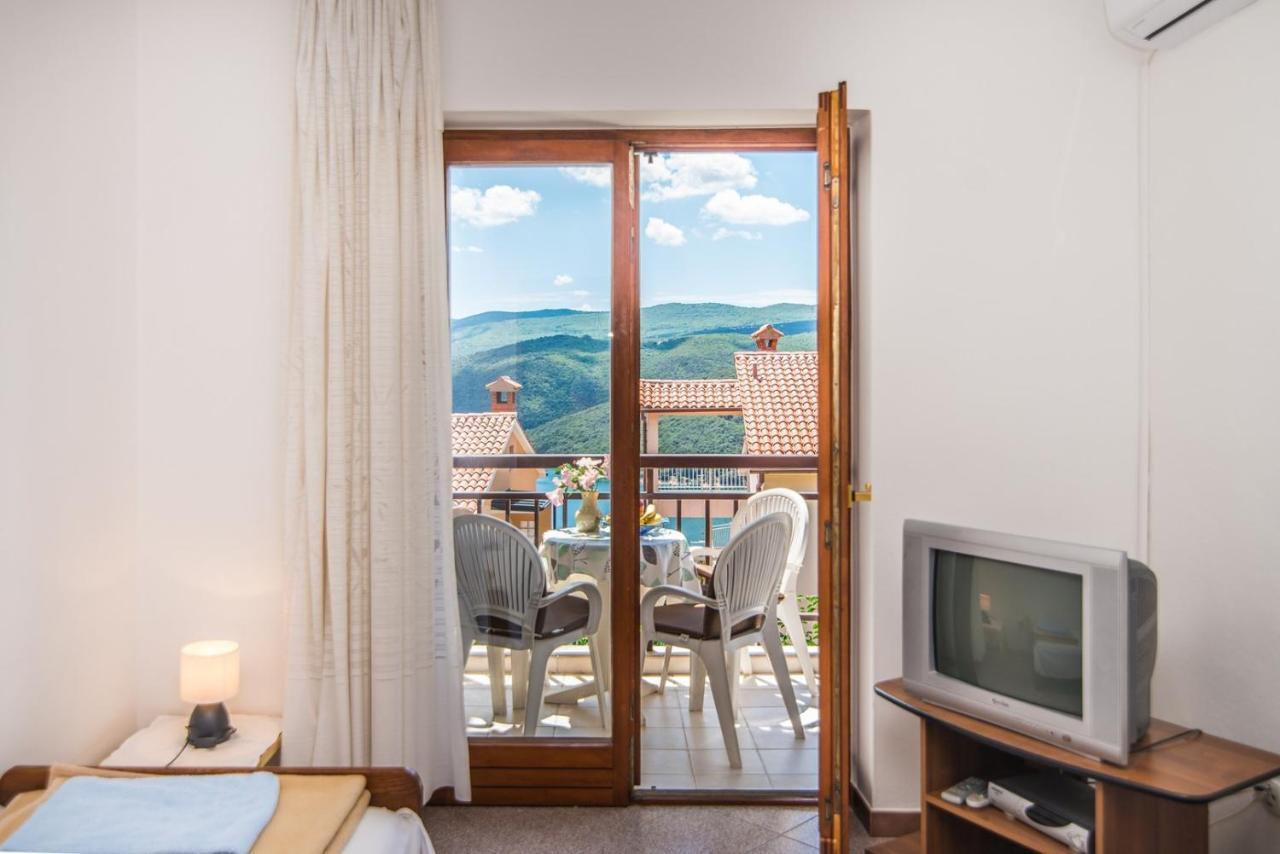 Apartments Pino Rabac Buitenkant foto