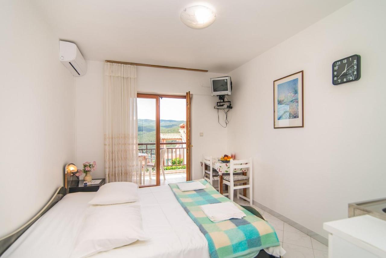 Apartments Pino Rabac Buitenkant foto