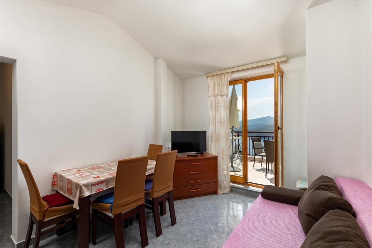 Apartments Pino Rabac Buitenkant foto